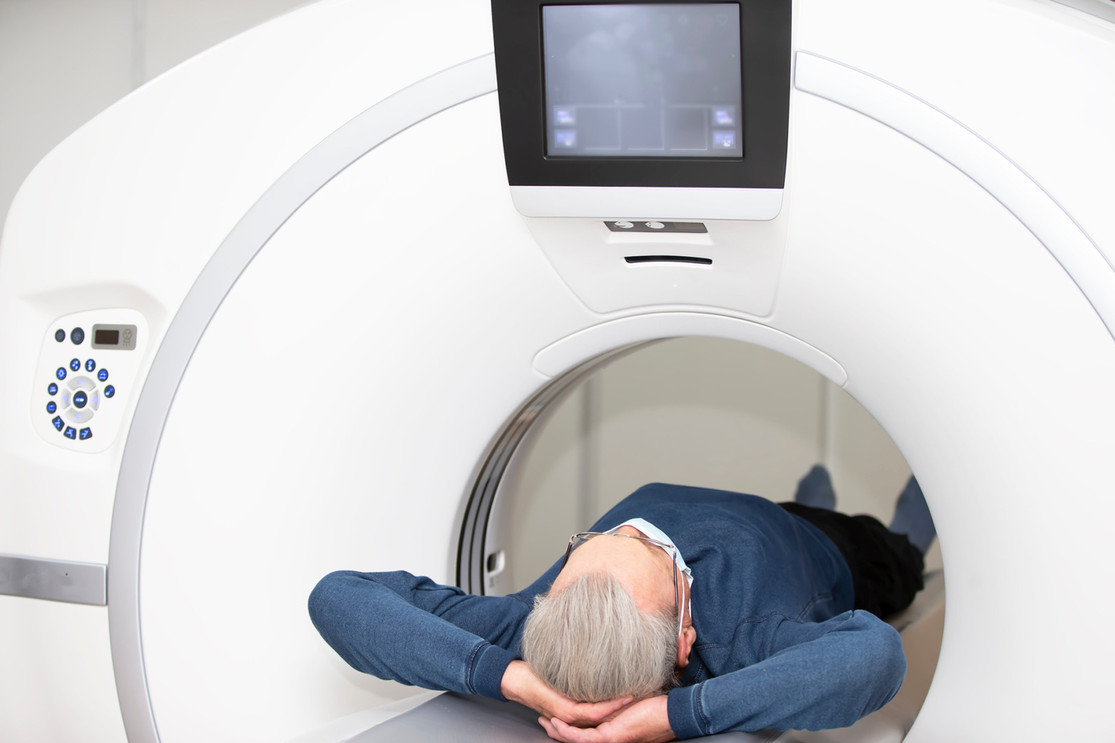 is lung cancer treatable CT scan