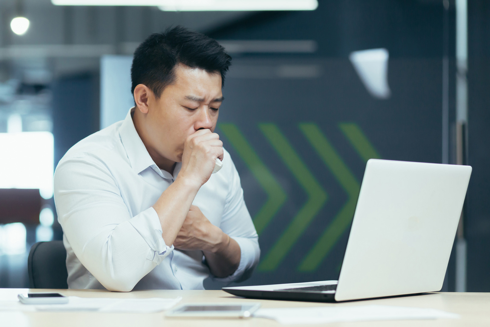middle mediastinal mass symptoms